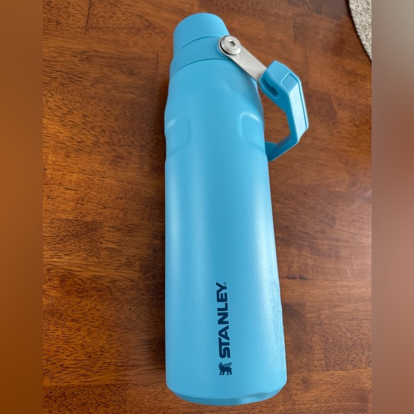 Stanley - Turquoise IceFlow Fast Flow Water Bottle - Picture 5 of 5